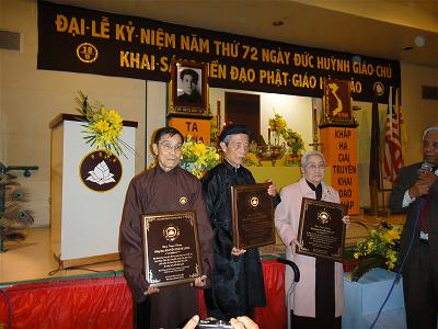 207 Bà Nguyễn Long Thành Nam sinh hoạt với đồng đạo Phật Giáo Hòa Hảo 